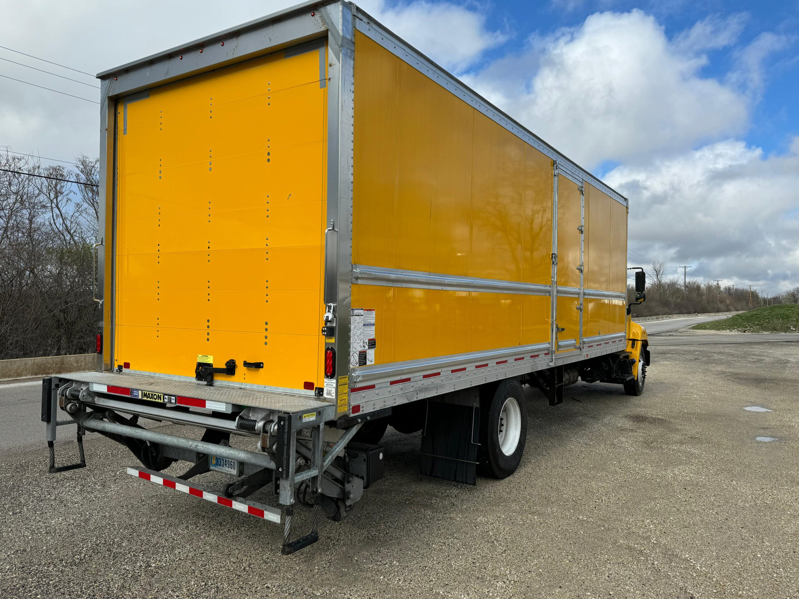 Hino 26′ Box Truck at Truck Hub Sales and Finance